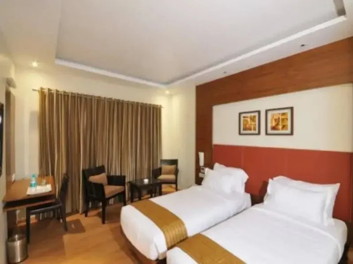 Пуна: JM Four Hotel
