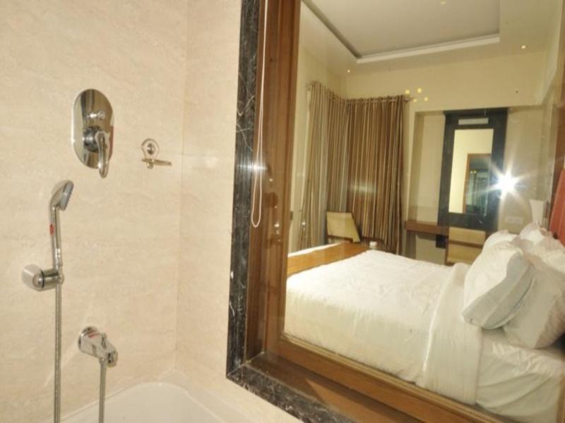 Пуна: JM Four Hotel