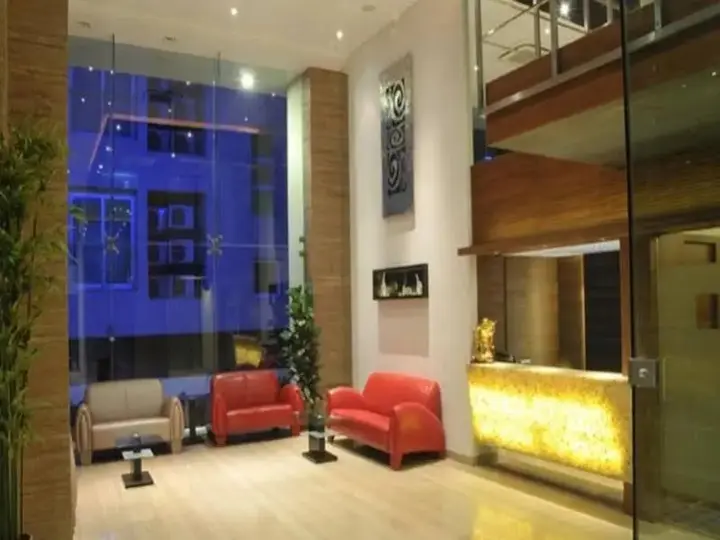 Пуна: JM Four Hotel