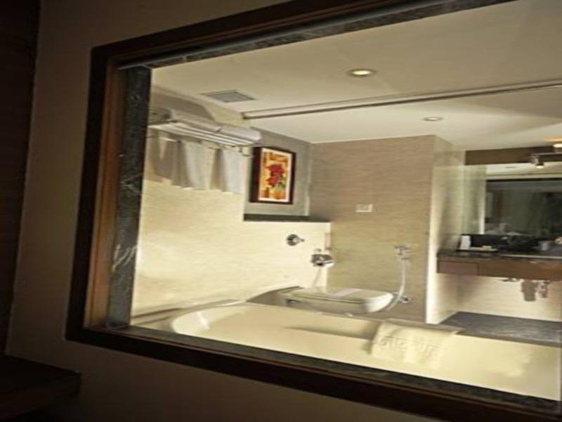 Пуна: JM Four Hotel