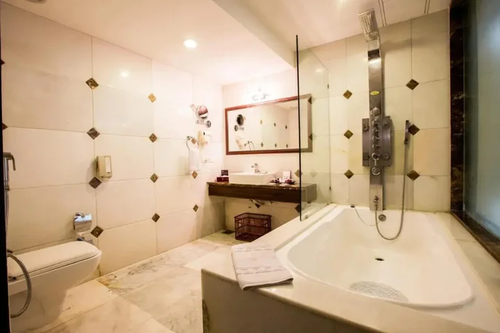 Бхаруч: Regenta Central Harimangla