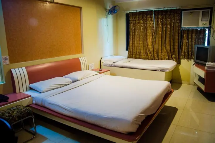 Ширди: Saibaba International Hotel