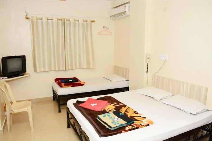Ширди: Hotel Sai Snehal