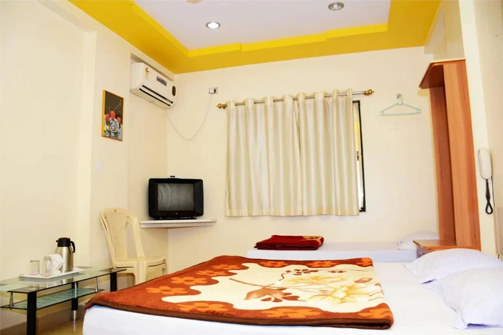 Ширди: Hotel Sai Snehal