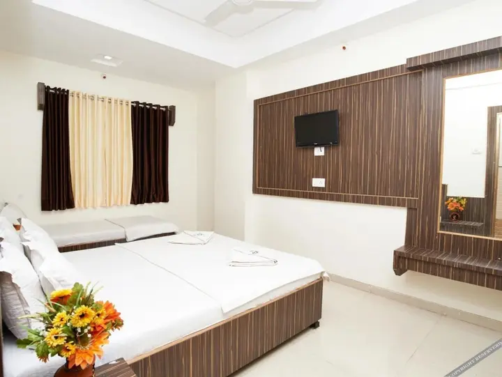 Нашик: Dwarka Hotel