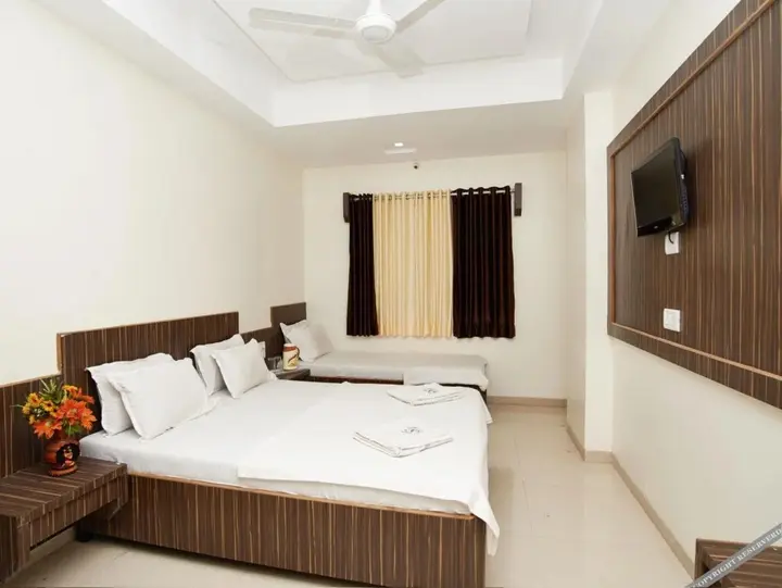 Нашик: Dwarka Hotel