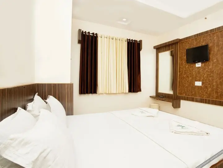 Нашик: Dwarka Hotel