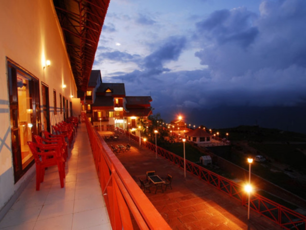 Чамоли: Cliff Top Club