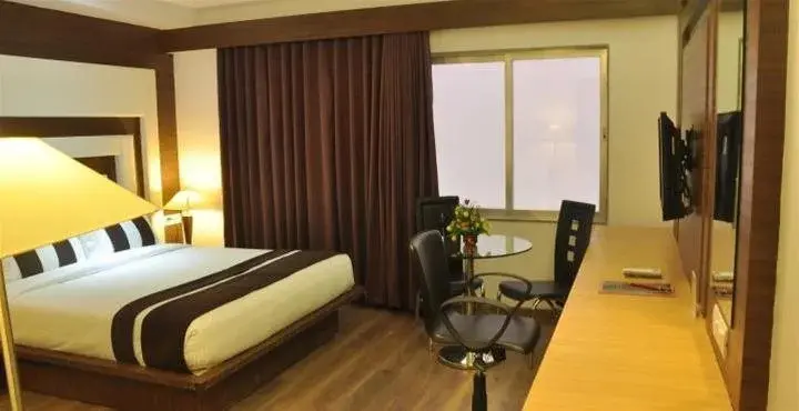 Химатнагар: Hotel Milestone