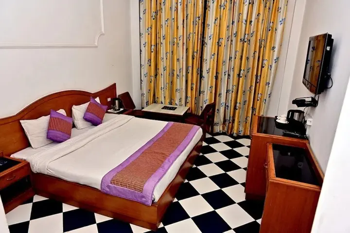 Казаули: Hotel Hemkunth