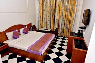 Казаули: Hotel Hemkunth