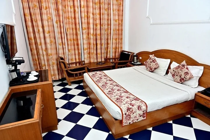 Казаули: Hotel Hemkunth