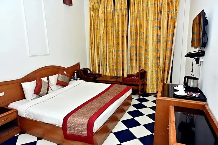 Казаули: Hotel Hemkunth