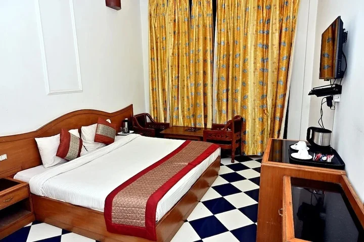 Казаули: Hotel Hemkunth