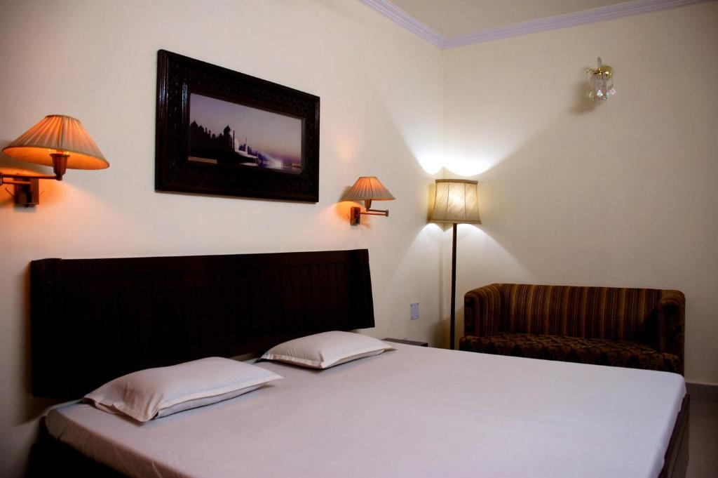 Агра: Hotel Kamal ( Nearest to Taj Mahal )