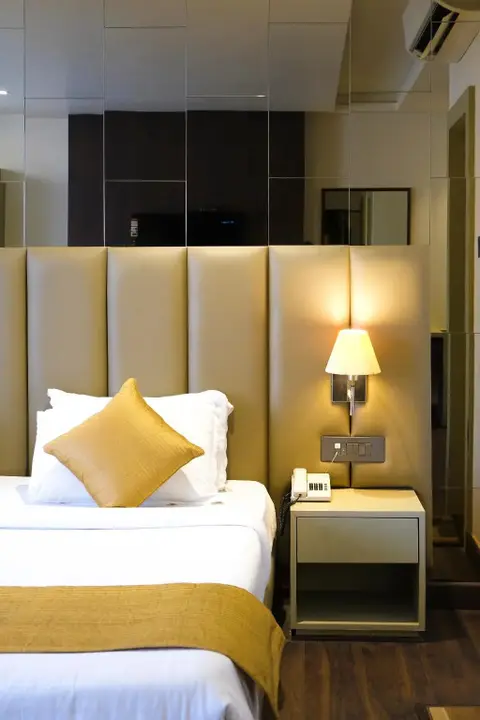 Кота: The Wallflower Hotel