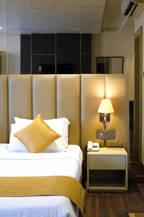 Кота: The Wallflower Hotel
