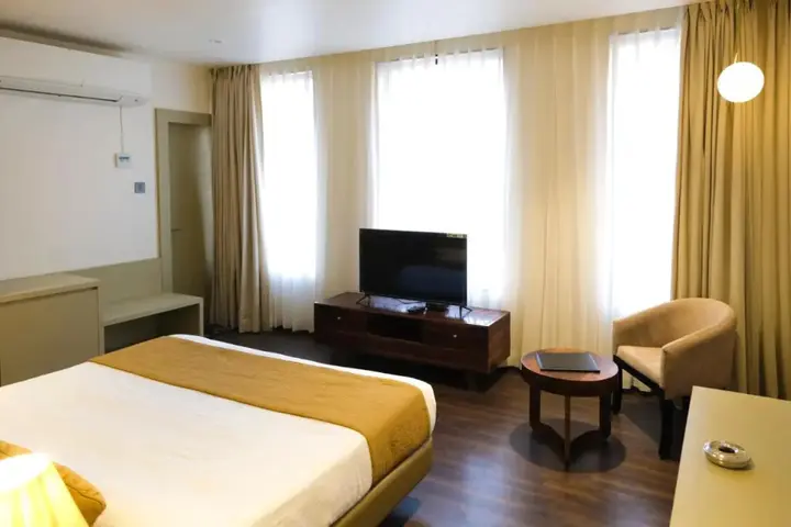Кота: The Wallflower Hotel