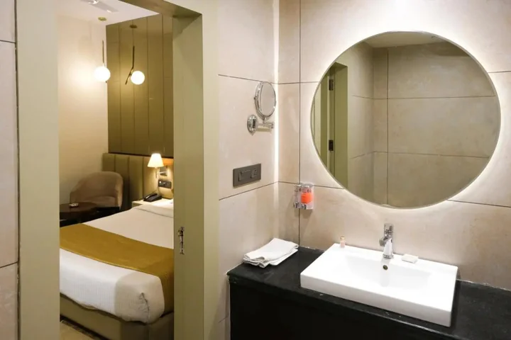 Кота: The Wallflower Hotel