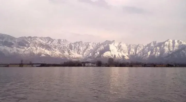 Шринагар: New Lucky Kashmir Houseboats