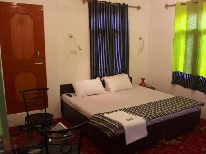 Шринагар: Greenwoods Inn