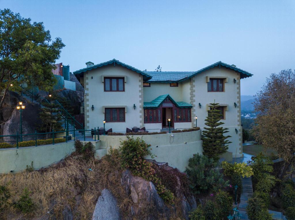 Гора Абу: The Colonial Manek Manor