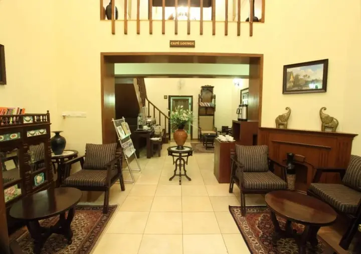 Гора Абу: The Colonial Manek Manor