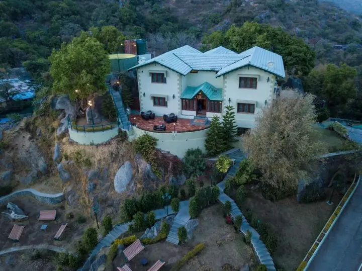 Гора Абу: The Colonial Manek Manor
