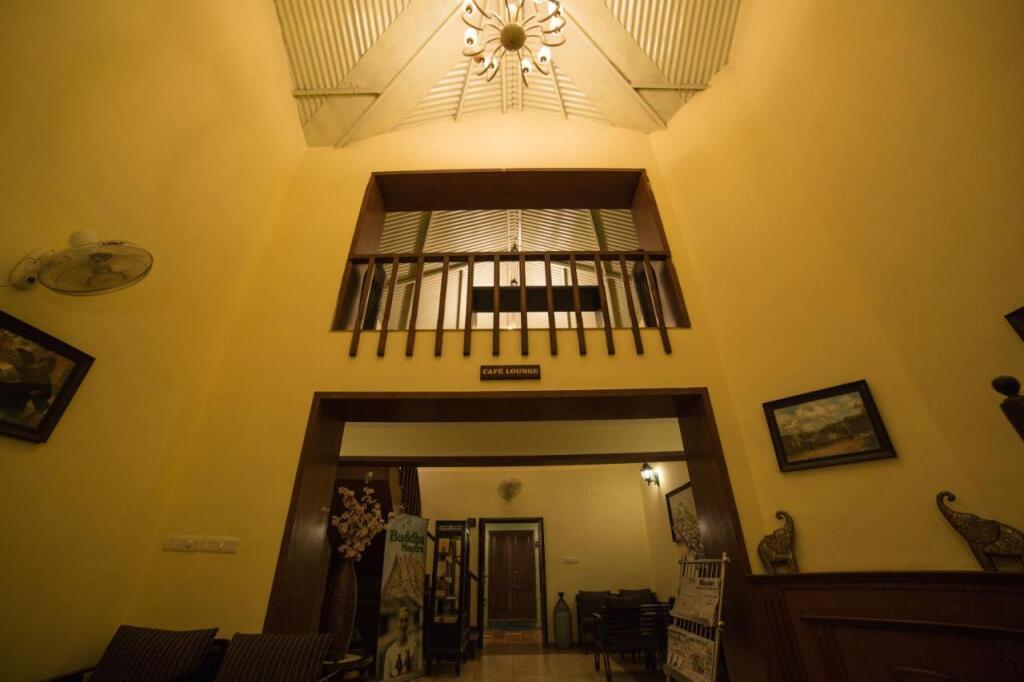 Гора Абу: The Colonial Manek Manor
