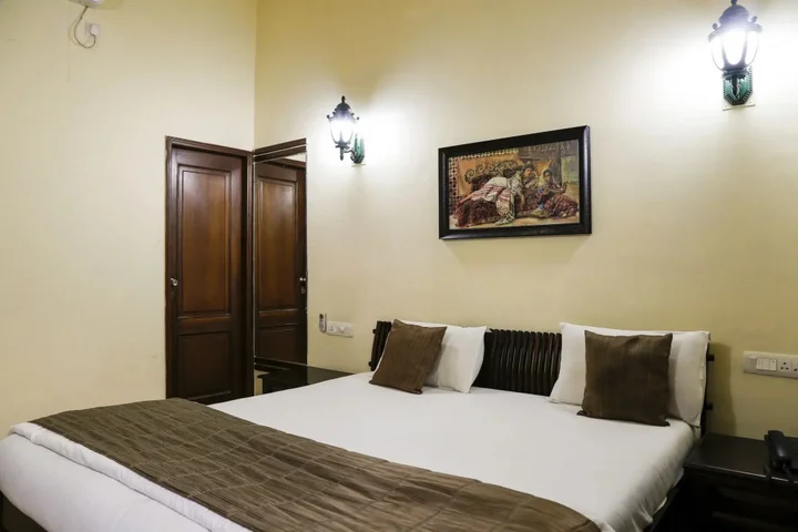 Гора Абу: The Colonial Manek Manor