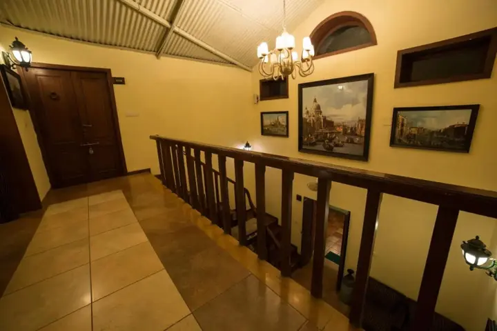 Гора Абу: The Colonial Manek Manor
