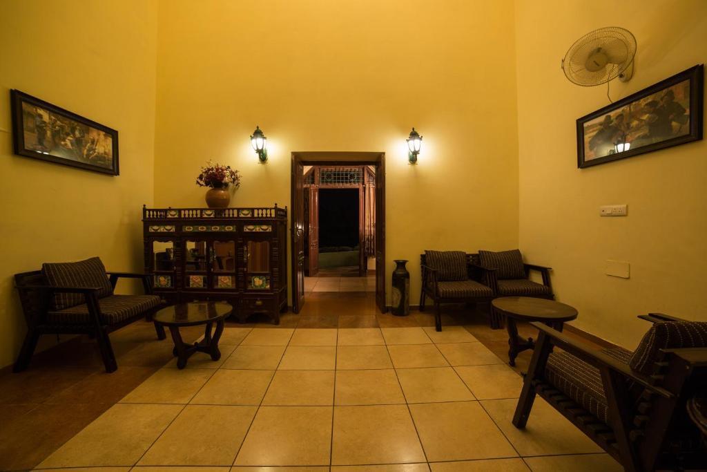Гора Абу: The Colonial Manek Manor
