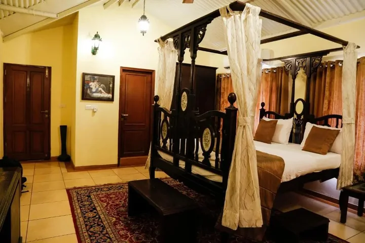 Гора Абу: The Colonial Manek Manor