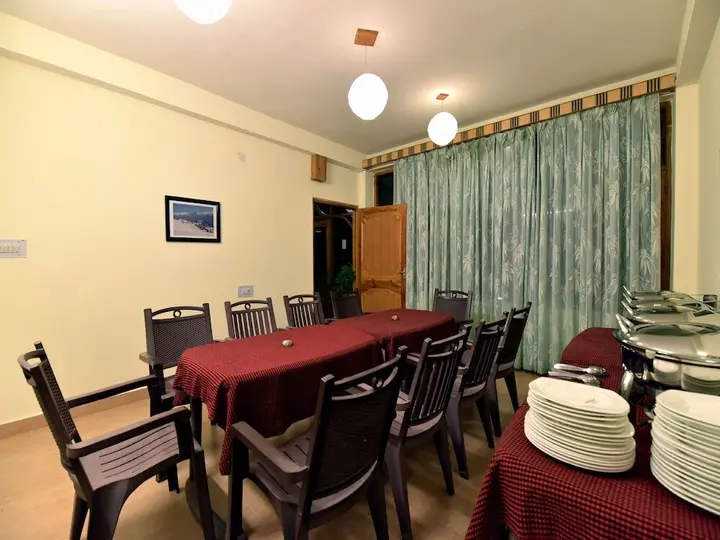 Манали: The Manali Lodge
