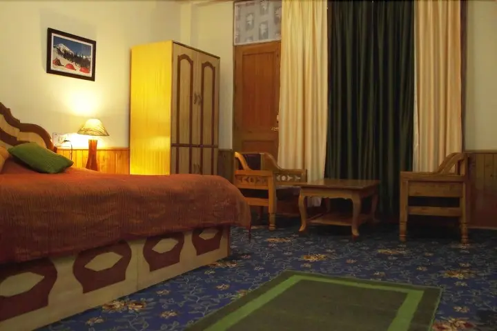 Манали: The Manali Lodge