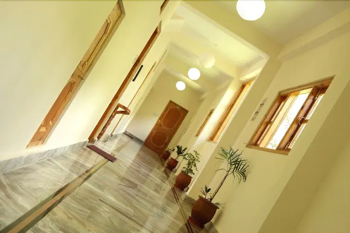 Манали: The Manali Lodge