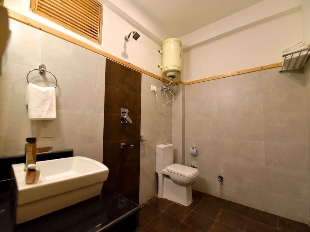 Манали: The Manali Lodge