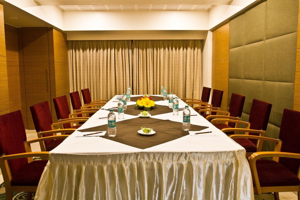 Пимпри-Чинчвад: 7 Apple Hotel Pimpri Pune