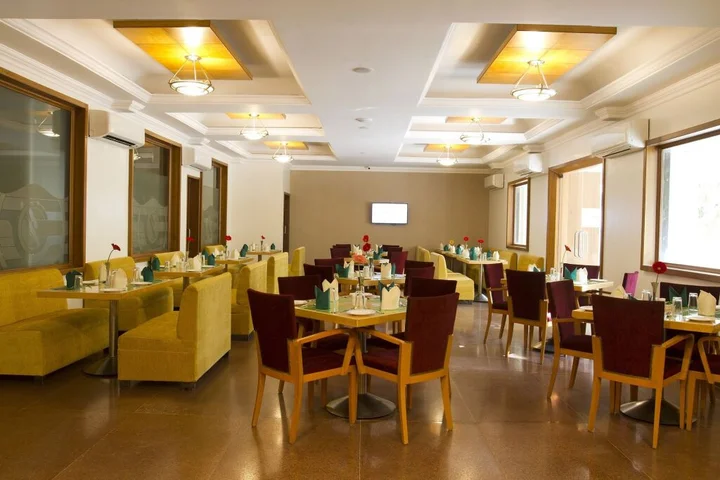 Пимпри-Чинчвад: 7 Apple Hotel Pimpri Pune