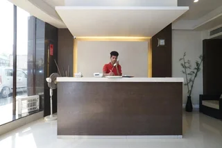 Хинджевади: Hotel Solitaire