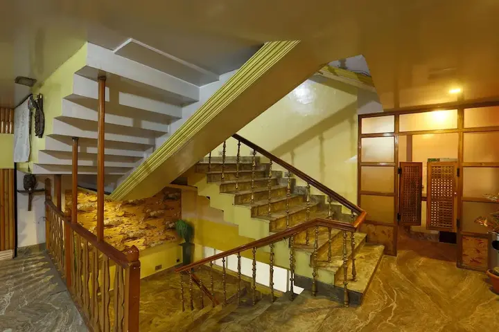 Шиллонг: Hotel Assembly