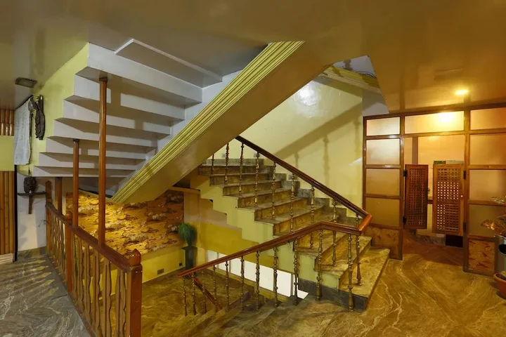 Шиллонг: Hotel Assembly