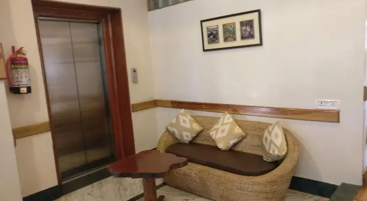 Шиллонг: The Eee Cee Hotel