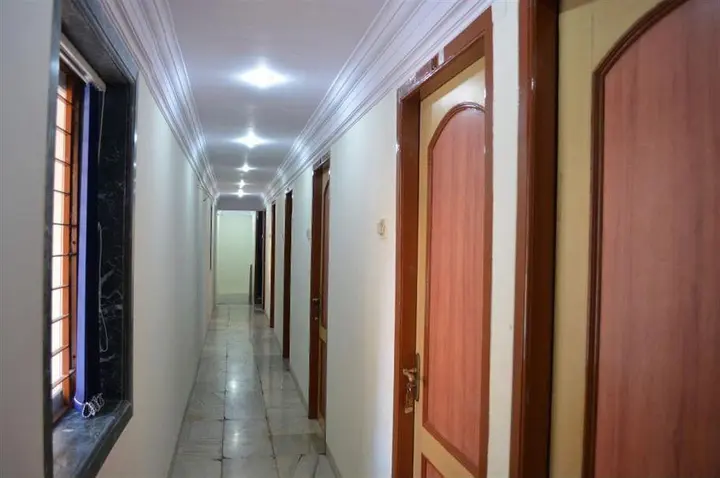 Мумбаи: Hotel New Deepak