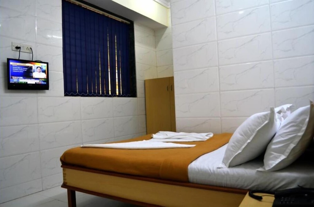 Мумбаи: Hotel New Deepak