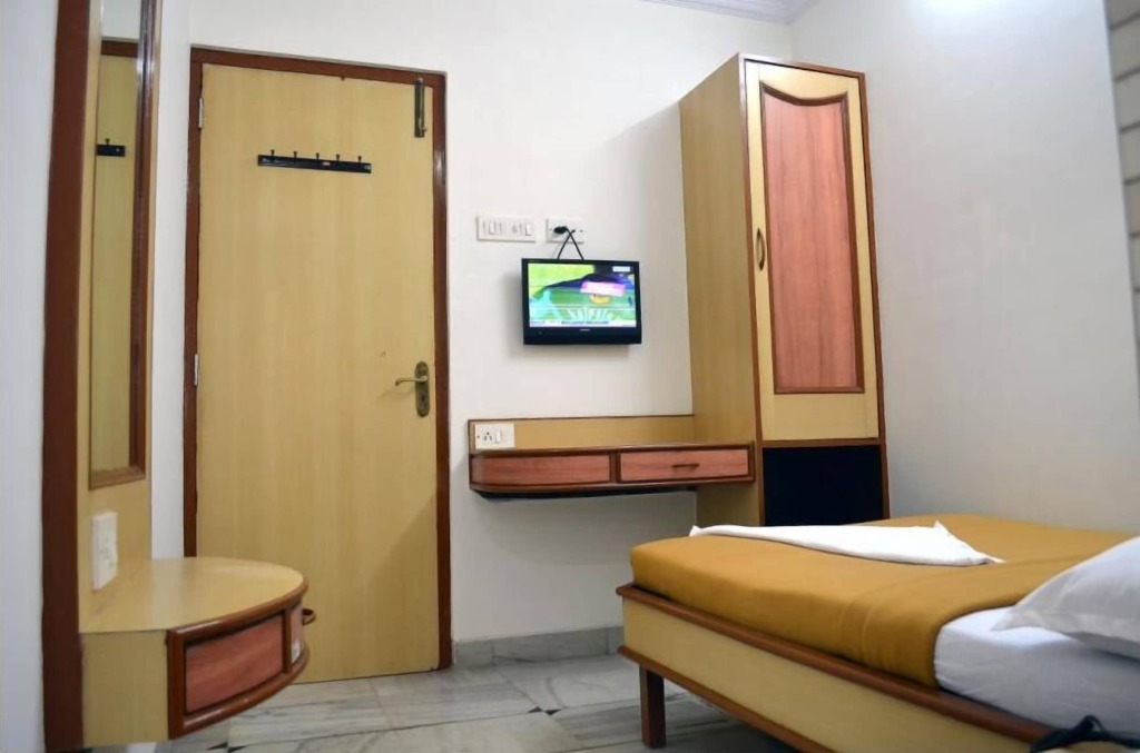 Hotel New Deepak — фото 3