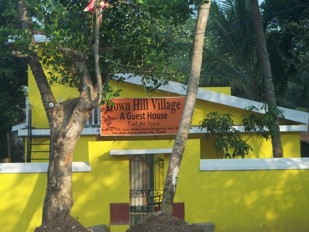 Анджуна: Down Hill Village