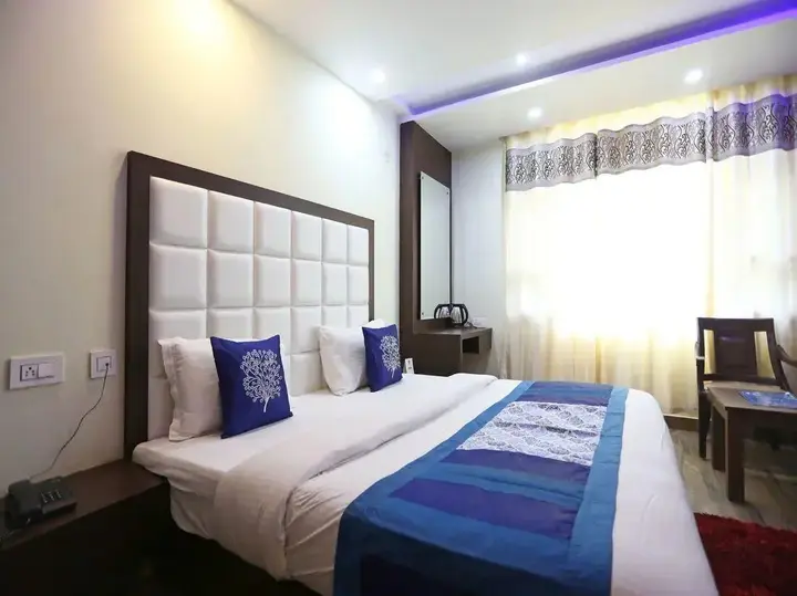 Чамба: Hotel Blue Magnets
