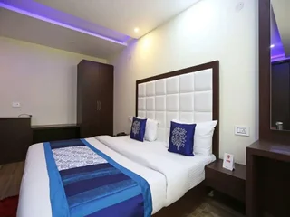 Чамба: Hotel Blue Magnets