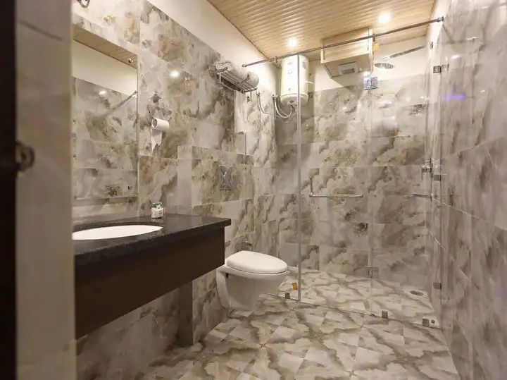 Чамба: Hotel Blue Magnets